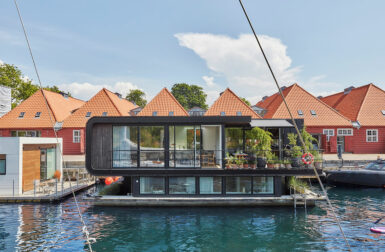 Søren Hvalsøe Garde’s Modern Houseboat Anchors in Copenhagen