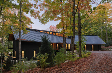 A Muskoka Lakeside Cottage Blends Architecture With the Canadian Shield